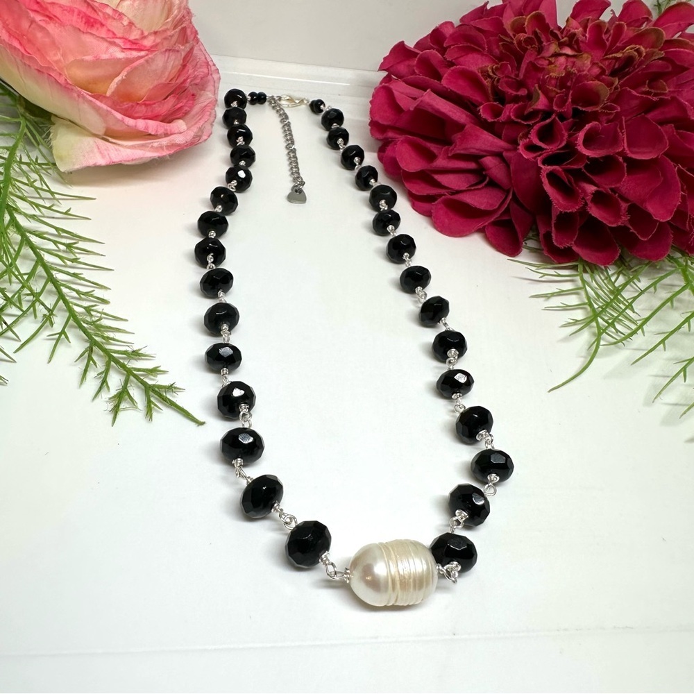 NEW⚜️Freshwater Pearl & Black Crystal Glass Beaded Necklace - Picture 3 of 7